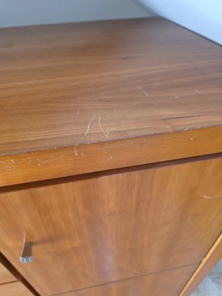Mueble recibidor de madera con cajones