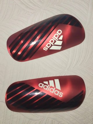 Espinilleras Adidas Fútbol Rojas