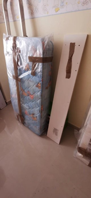 Cuna de madera blanca