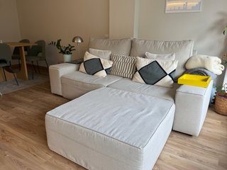Sofá 3 plazas beige Kenay + puff chaise longue