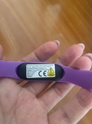 Pulsera infantil morada con fresa