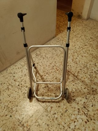 Andador plegable para personas mayores