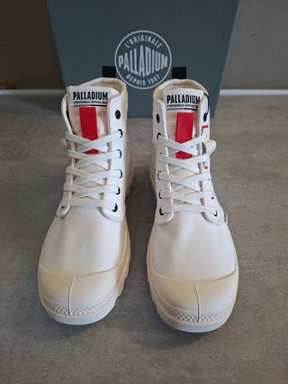 Palladium Pampa Hi Urban Talla 39.5 Blancas