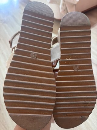 Sandalias de velcro beige y rosa