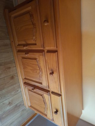 Cómoda de madera estilo rústico