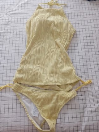 Bikini amarillo con forro blanco