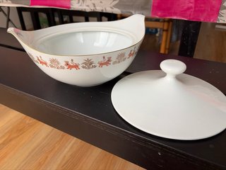 Sopera vintage porcelana con tapa dorada
