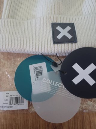 Gorro Blue Banana crema con pompón