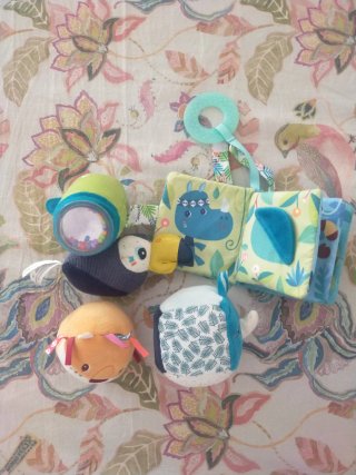 Lote Peluches sensoriales Lilliputiens Bebé