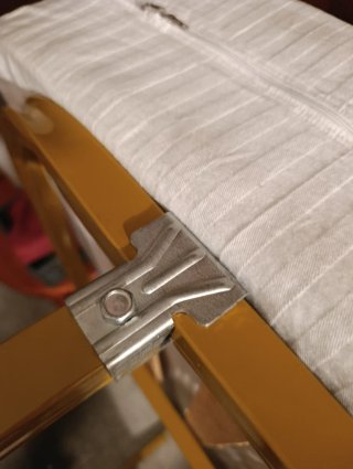 Cama matrimonio, colchón, 2 mesillas y cómoda