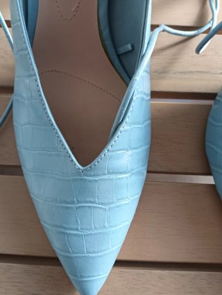 Zapatos Stradivarius azul destalonados