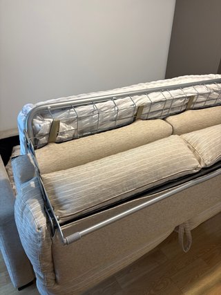Sofá-cama beige apertura francesa