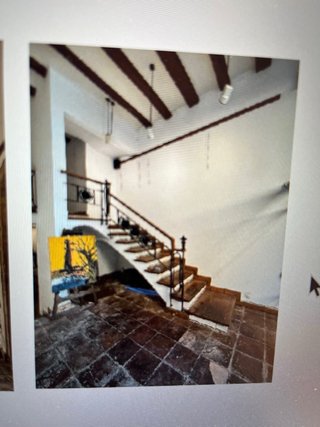 Baranda de escalera hierro forjado antigua.