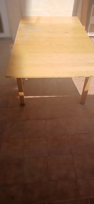 Mesa de comedor de madera