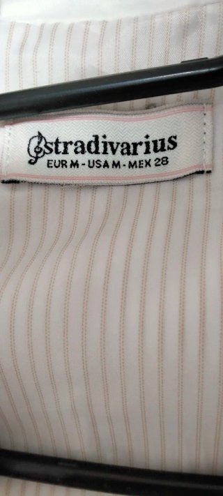 Gabardina Stradivarius Blanca