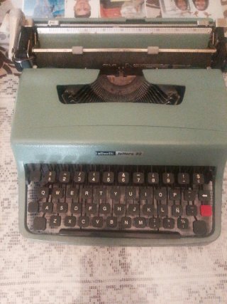 Máquina de escribir Olivetti Lettera 32