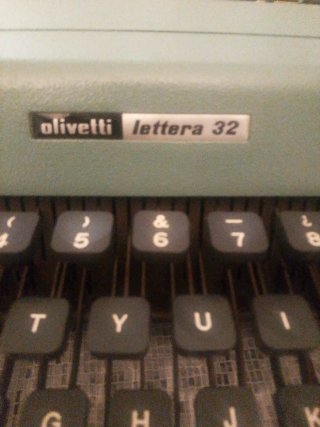 Máquina de escribir Olivetti Lettera 32