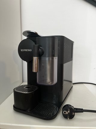 Cafetera Nespresso De'Longhi Lattissima One