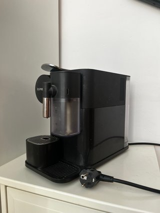 Cafetera Nespresso De'Longhi Lattissima One