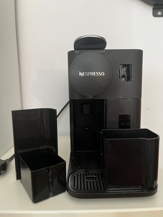 Cafetera Nespresso De'Longhi Lattissima One