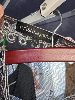 Traje de fiesta negro bordado