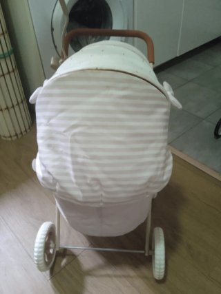 Cochecito de muñecas con sombrilla