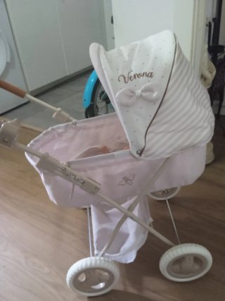 Cochecito de muñecas con sombrilla