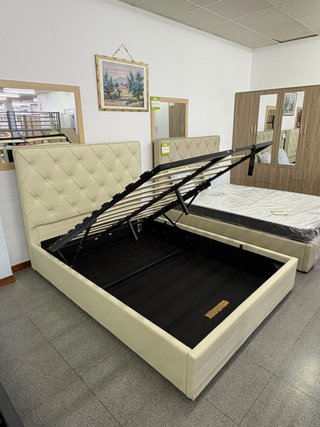 Nuevo! Cama canape con cabecero capitone