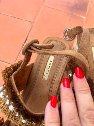 Sandalias mujer Marrones con Flecos y Perlas