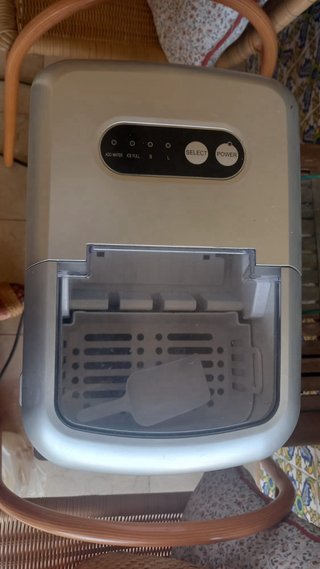 Macchina del ghiaccio H.Koenig KB20