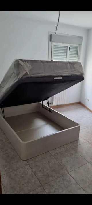 Canapé cama blanco con cabecero