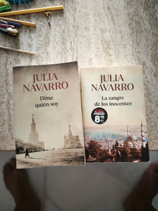 Julia Navarro 2 libros Dile quién soy  La sangre.
