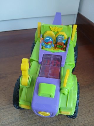 Lote SuperThings Vehículos y Figuras