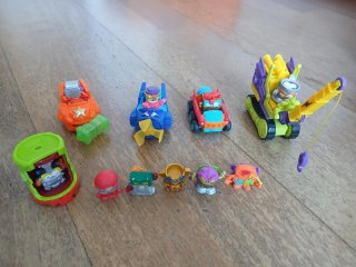 Lote SuperThings Vehículos y Figuras