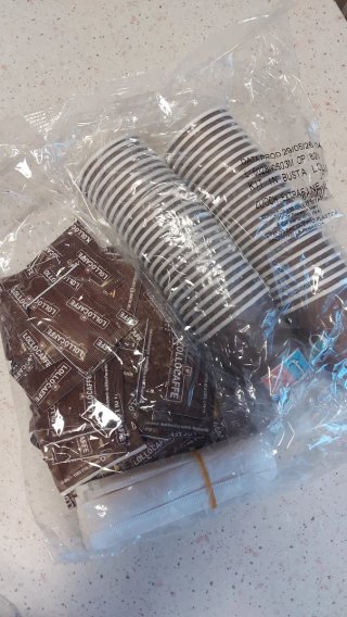 Kit monouso caffè: Tazzine carta, Palette legno e