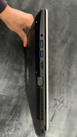 Toshiba 2018 1TB HDD / 4GB RAM