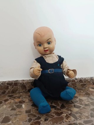 Se venden dos muñecas antiguas se escuchan ofertas