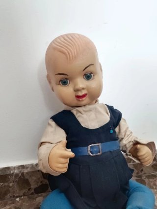 Se venden dos muñecas antiguas se escuchan ofertas