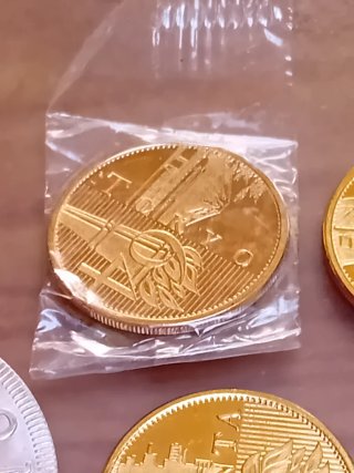 Lote 7 monedas baño oro 24k y 1 plata