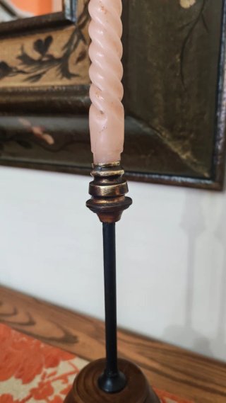 Candelabros de hierro, madera y cobre
