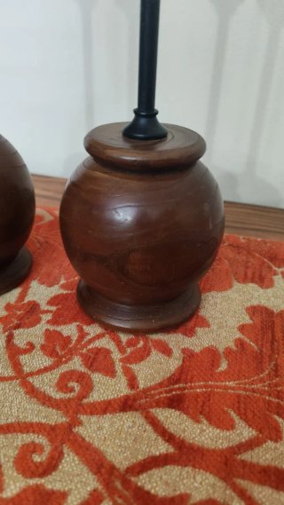 Candelabros de hierro, madera y cobre