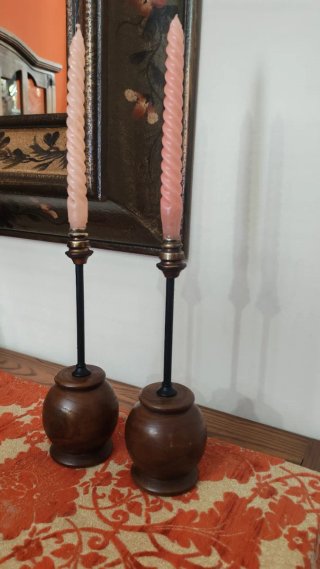 Candelabros de hierro, madera y cobre