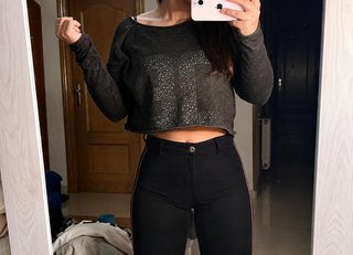 Sudadera corta gris con pedrería