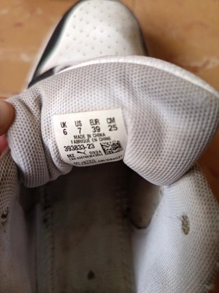 Zapatillas Puma Blancas y Amarillas
