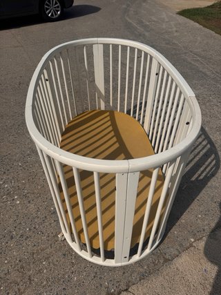 Cuna Stokke blanca ovalada