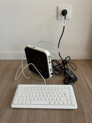 Ordenador de sobremesa compacto Acer con teclado