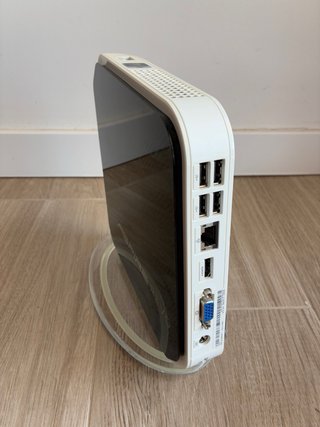 Ordenador de sobremesa compacto Acer con teclado
