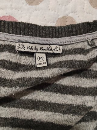 Chaqueta de punto con rayas grises y blancas