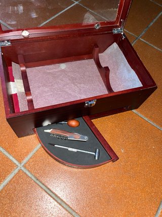 Caja de vinos con accesorios