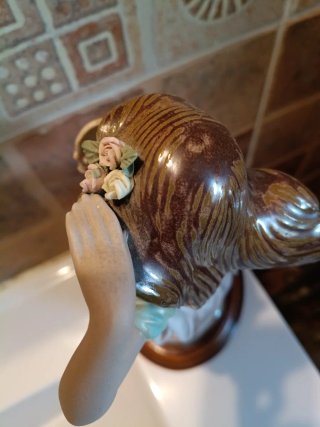 Figura cerámica mujer espejo